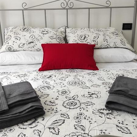 Giravolta Apartment Сулмона Екстериор снимка